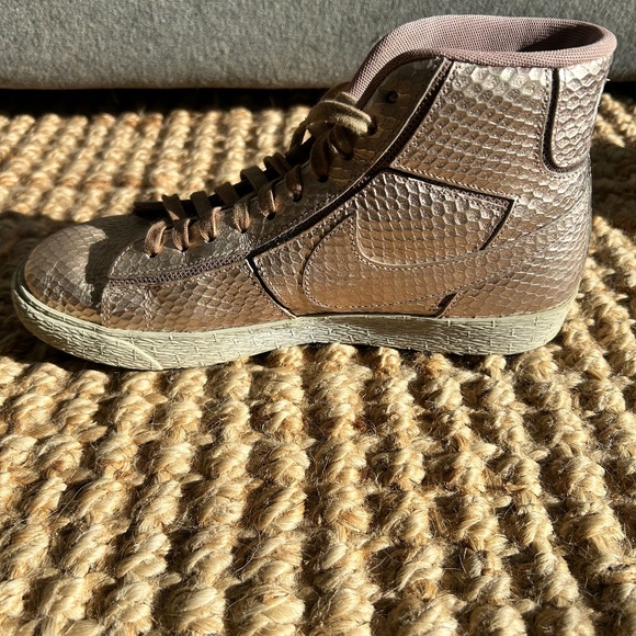 Nike Women’s Metallic Bronze Snake Blazers Sneakers Size 8 - Picture 4 of 8